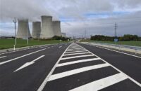 Modernizovaný úsek silnice z elektrárny Dukovany po obec Dukovany se řidičům otevře již 15. října